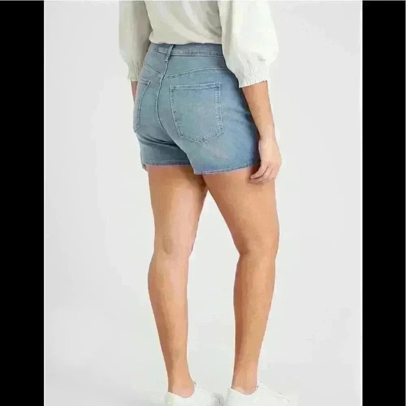 Banana Republic Curvy Light Wash Denim Shorts - Picture 2 of 6